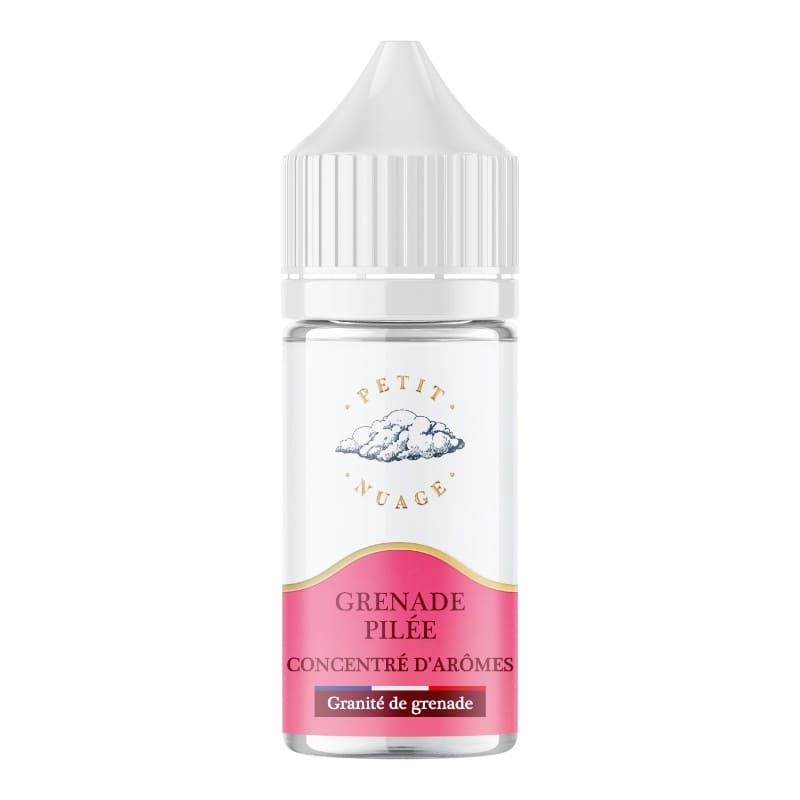 Flacon de 30ml d'arôme concentré Petit Nuage Grenade Pilée avec étiquette rose et logo nuage sur fond blanc.
