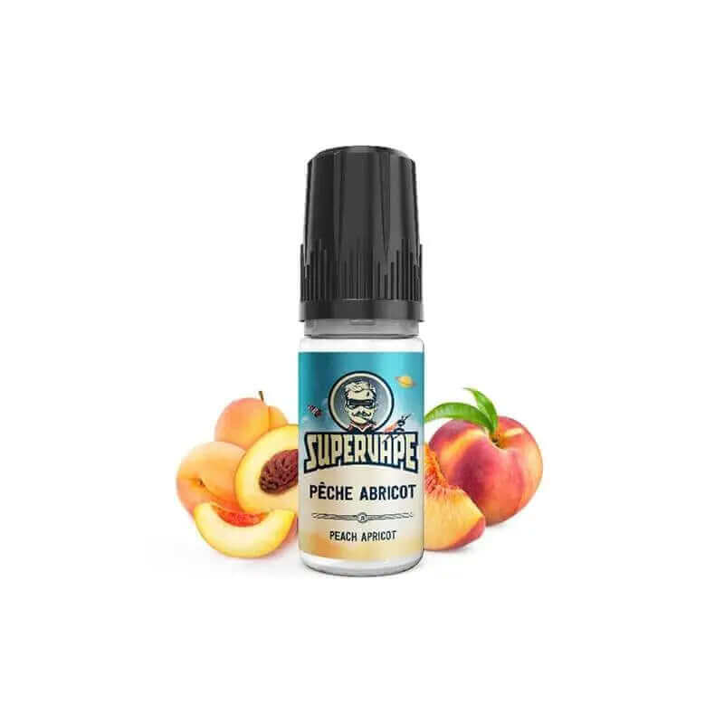 Flacon de 10ml d'arĂŽme concentrĂ© Supervape PĂȘche Abricot avec bouchon noir, entourĂ© de pĂȘches et d'abricots frais.