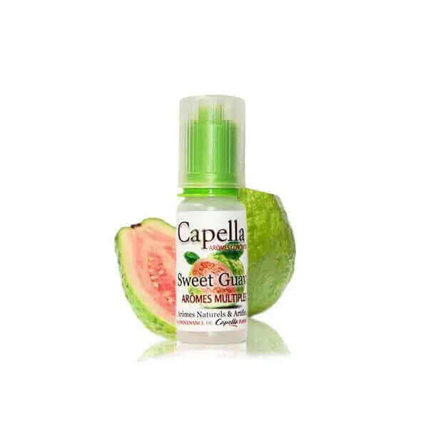 Flacon de 10ml d'arôme concentré Capella Sweet Guava avec bouchon vert, devant une goyave coupée en deux.