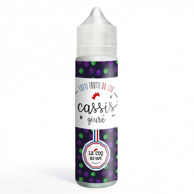 Flacon de 50ml d'e-liquide Cassis Givré Le Coq Qui Vape avec étiquette à motifs de baies violettes et vertes.