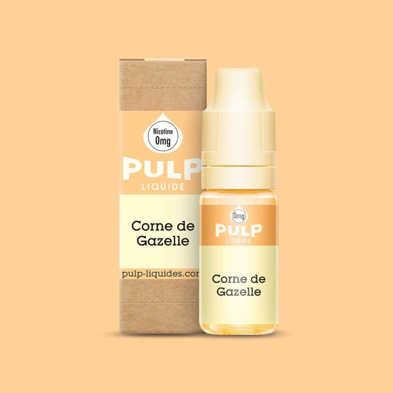 Flacon d'e-liquide PULP Corne de Gazelle 10ml avec son emballage cartonné beige sur fond orangé.