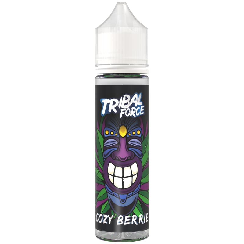 Flacon de 50ml d'e-liquide Tribal Force Cozy Berrie avec étiquette noire illustrée d'un masque tribal violet et vert.