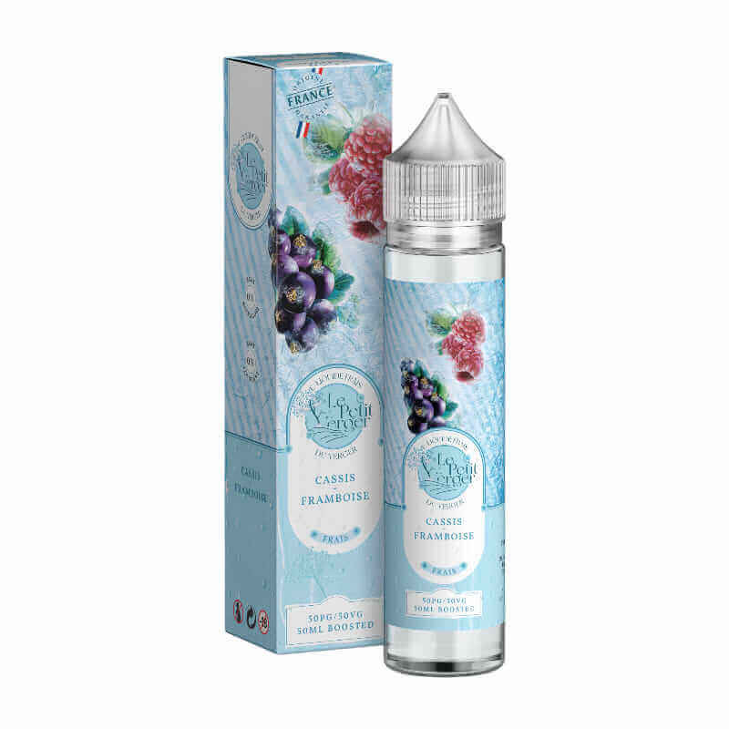 Flacon de 50ml et boîte Le Petit Verger Cassis Framboise Frais avec illustrations de fruits rouges sur fond bleu givré.