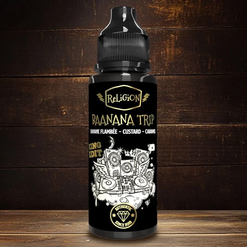 Flacon de 100ml Religion Juice Baanana Trip avec étiquette noire illustrée sur fond de bois sombre.