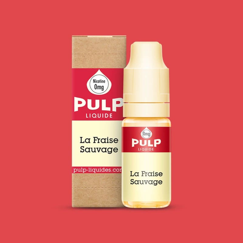 Flacon d'e-liquide PULP La Fraise Sauvage 10ml avec son étui en carton kraft sur fond rouge.