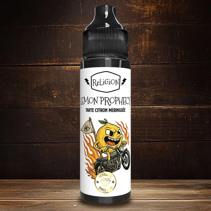 Flacon de 50ml Lemon Prophecy Religion Juice avec étiquette illustrée d'un citron à moto sur fond de bois sombre.