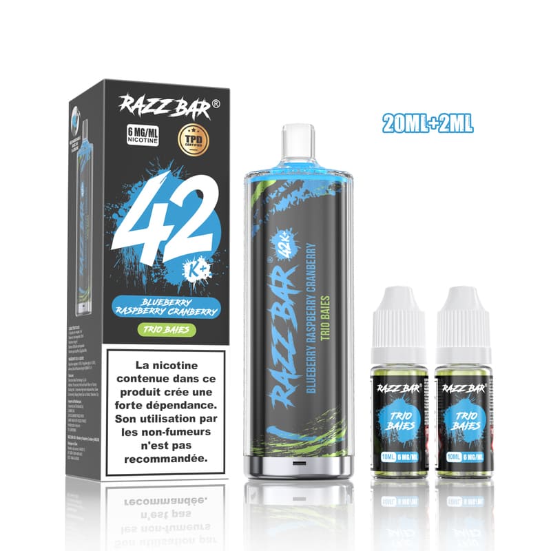 Kit vape Razz Bar 42K Trio Baies avec batterie rechargeable, réservoir visible et deux flacons de 10 ml de e-liquide.