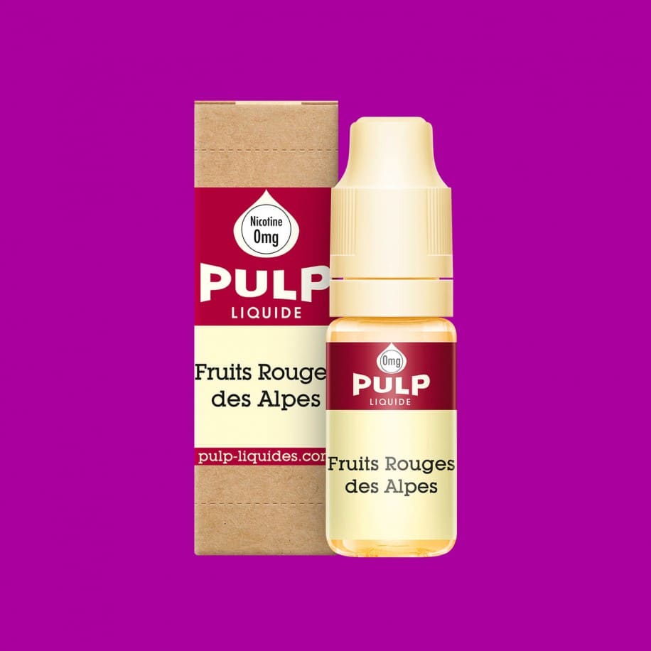 Flacon d'e-liquide PULP Fruits Rouges des Alpes 10ml avec sa boîte en carton kraft sur fond violet.