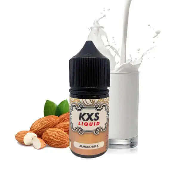 Flacon d'arôme concentré KXS Liquid Almond Milk 30ml avec amandes et verre de lait crémeux en arrière-plan.