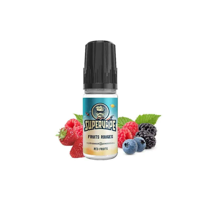 Flacon de 10ml d'arôme concentré Supervape Fruits Rouges avec bouchon noir, entouré de fraises, framboises et mûres.