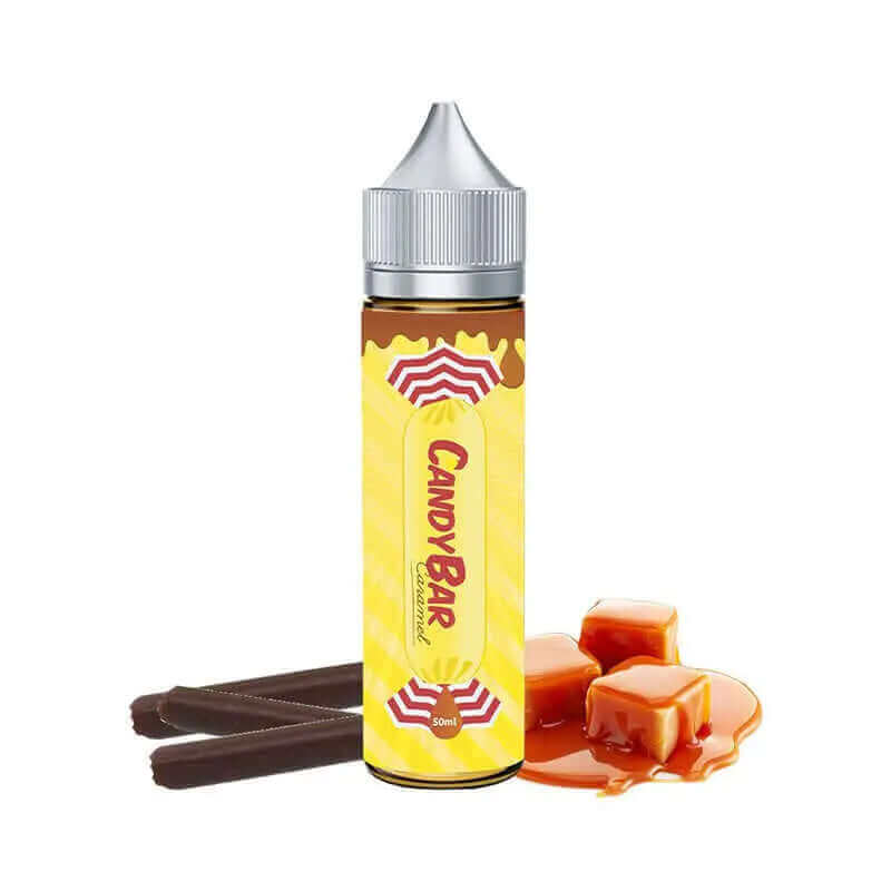 Flacon d'e-liquide Aromazon Candy Bar Caramel 50ml avec bouchon argenté, étiquette jaune illustrée et morceaux de caramel.
