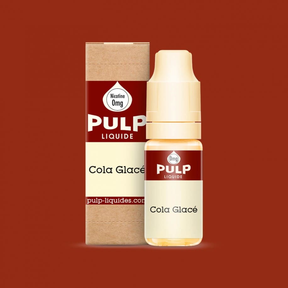 Flacon d'e-liquide PULP Original Cola Glacé 10ml avec son étui en carton beige sur fond rouge.