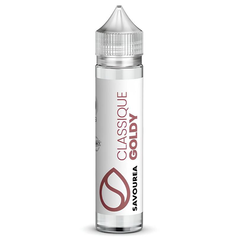 Flacon de 50ml d'e-liquide Savourea Classique Goldy avec étiquette blanche et logo marron sur fond transparent.
