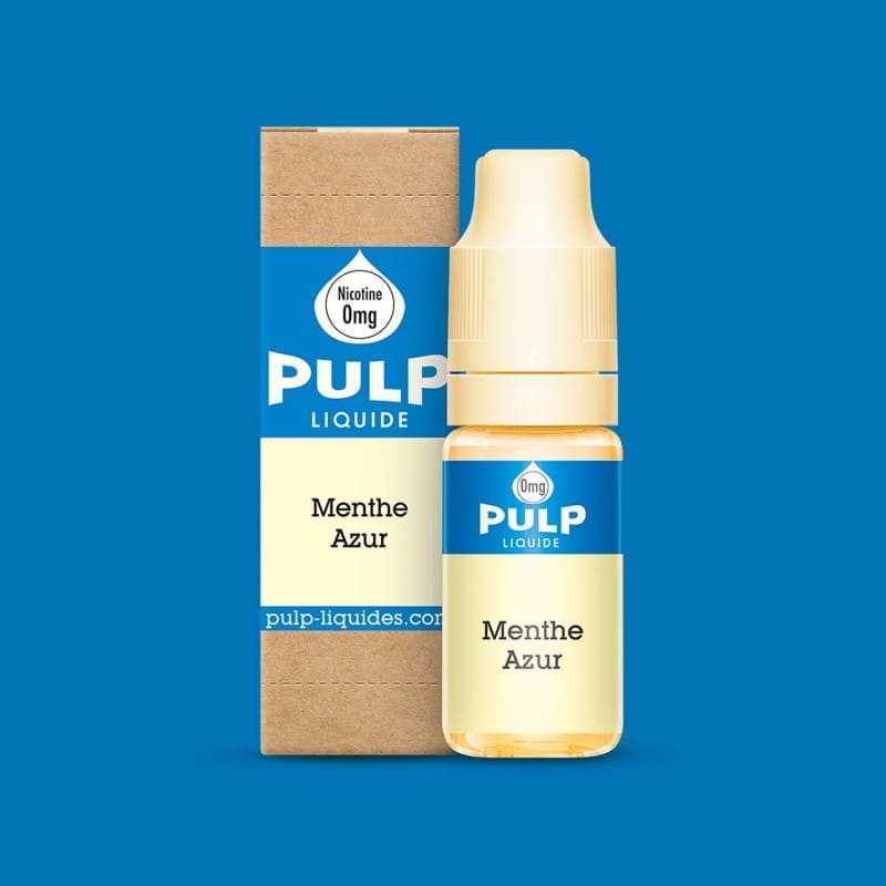 Flacon de 10 ml d'e-liquide PULP Menthe Azur avec son emballage en carton sur fond bleu.