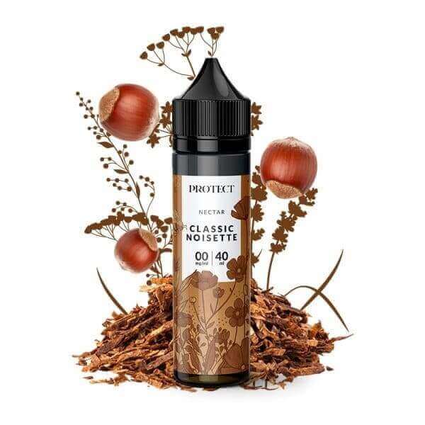 Flacon de 40ml d'e-liquide Protect Nectar Classic Noisette, entouré de noisettes et de feuilles de tabac séchées sur fond blanc.