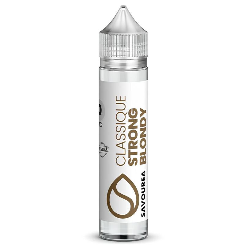 Flacon de 50ml d'e-liquide Savourea Strong Blondy avec étiquette blanche, texte brun et bouchon transparent.