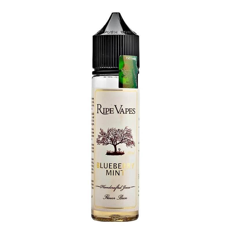 Flacon de 50ml Ripe Vapes VCT Blueberry Mint avec étiquette crème, logo arbre et bouchon noir à sécurité enfant.