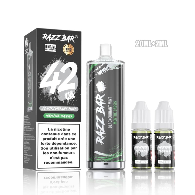 Kit de vape rechargeable Razz Bar 42K Menthe Cassis avec batterie, réservoir transparent et deux flacons de 10 ml.