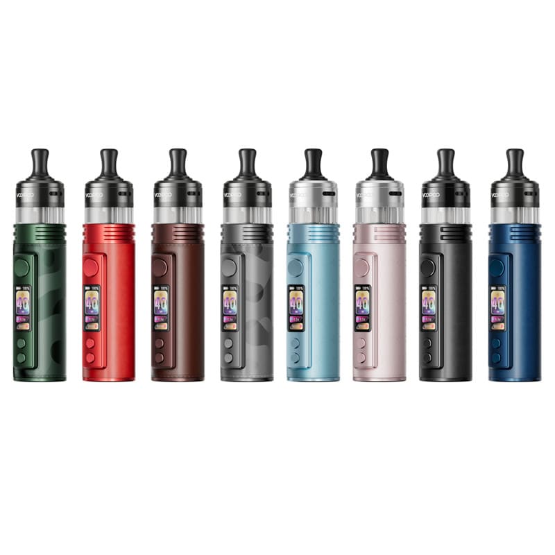 Huit kits Voopoo Drag H40 Pro cylindriques en cuir avec écran couleur, présentés dans divers coloris et finitions.