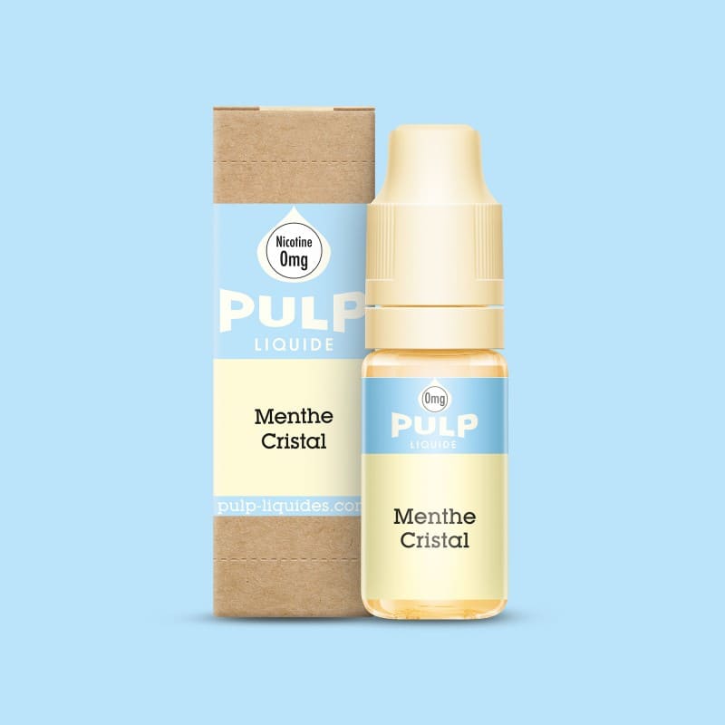 Flacon d'e-liquide PULP Menthe Cristal 10ml avec sa boîte en carton kraft sur fond bleu clair.