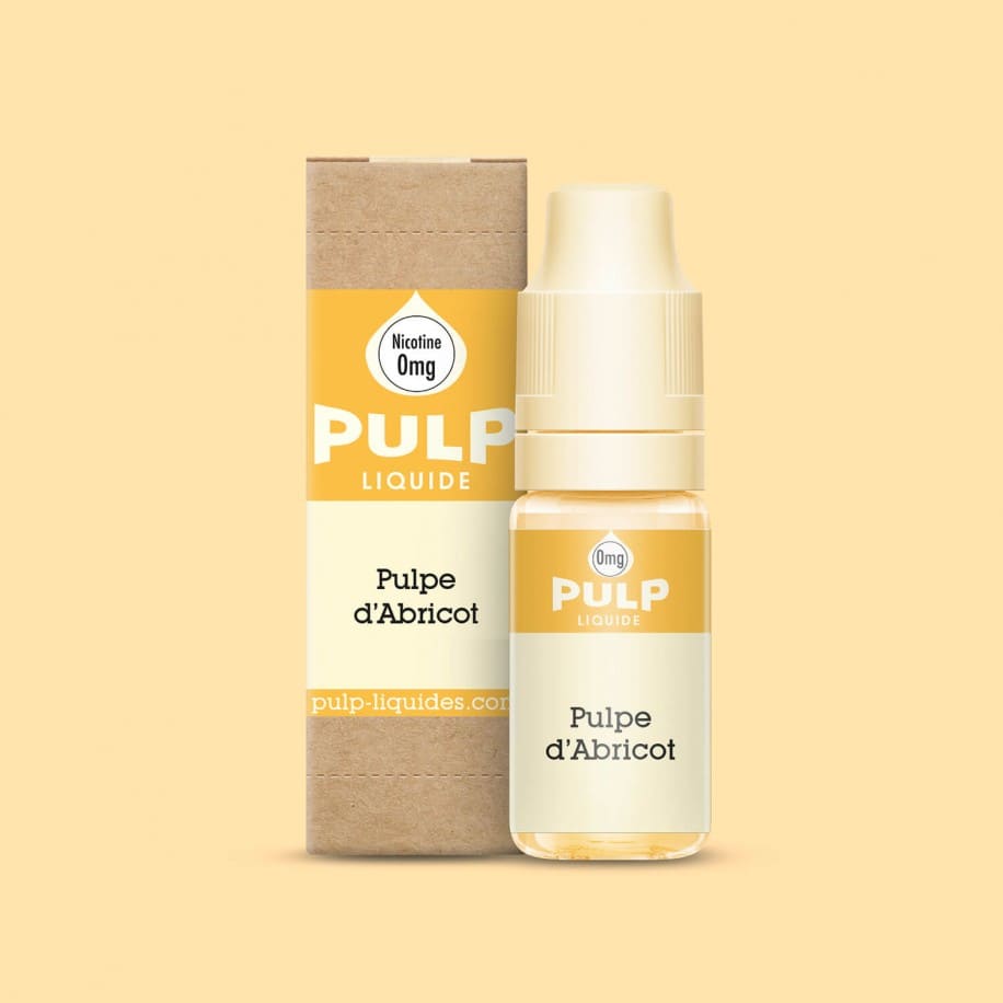 Flacon de 10 ml d'e-liquide PULP Pulpe d'Abricot avec sa boîte en carton recyclé sur fond jaune pastel.